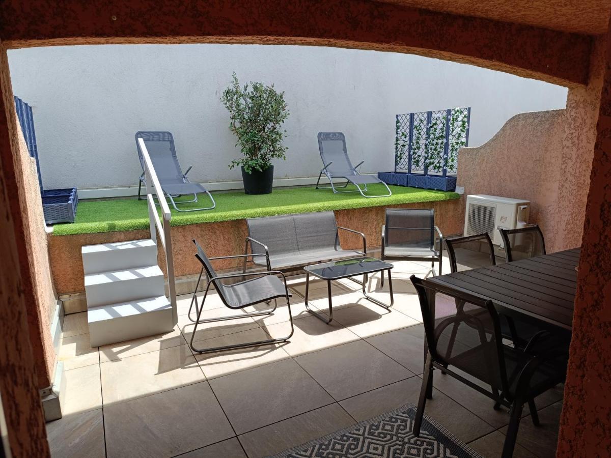 Appartement A 50 Metres De La Plage Frejus Bagian luar foto