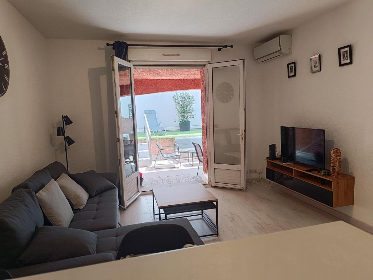 Appartement A 50 Metres De La Plage Frejus Bagian luar foto